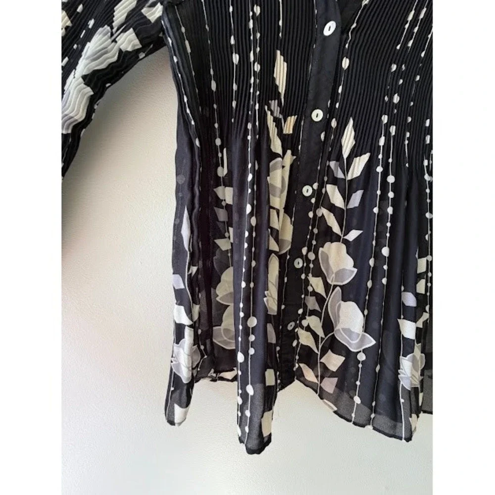 Pleated Serenade Blouse Womens 1X Black Floral Button Up Bell Sleeve Top - Picture 6 of 8